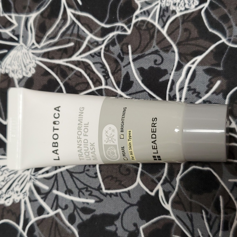 LAST CHANCE! 🎉Host Pick!🎉 Labotica Transforming Liquid Foil Mask